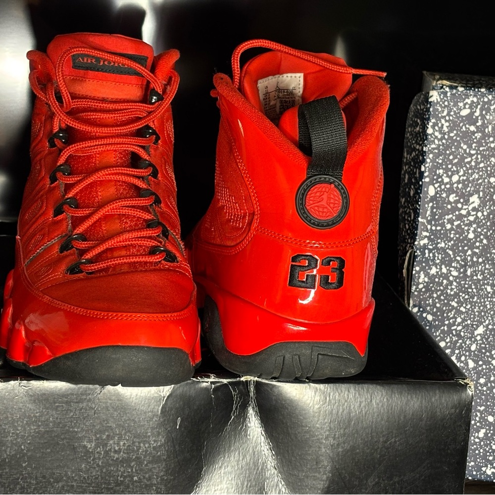 Jordan Retro 9 “Chile Red”